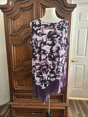 Simply Vera Vera wang blouse with asymmetric hemline